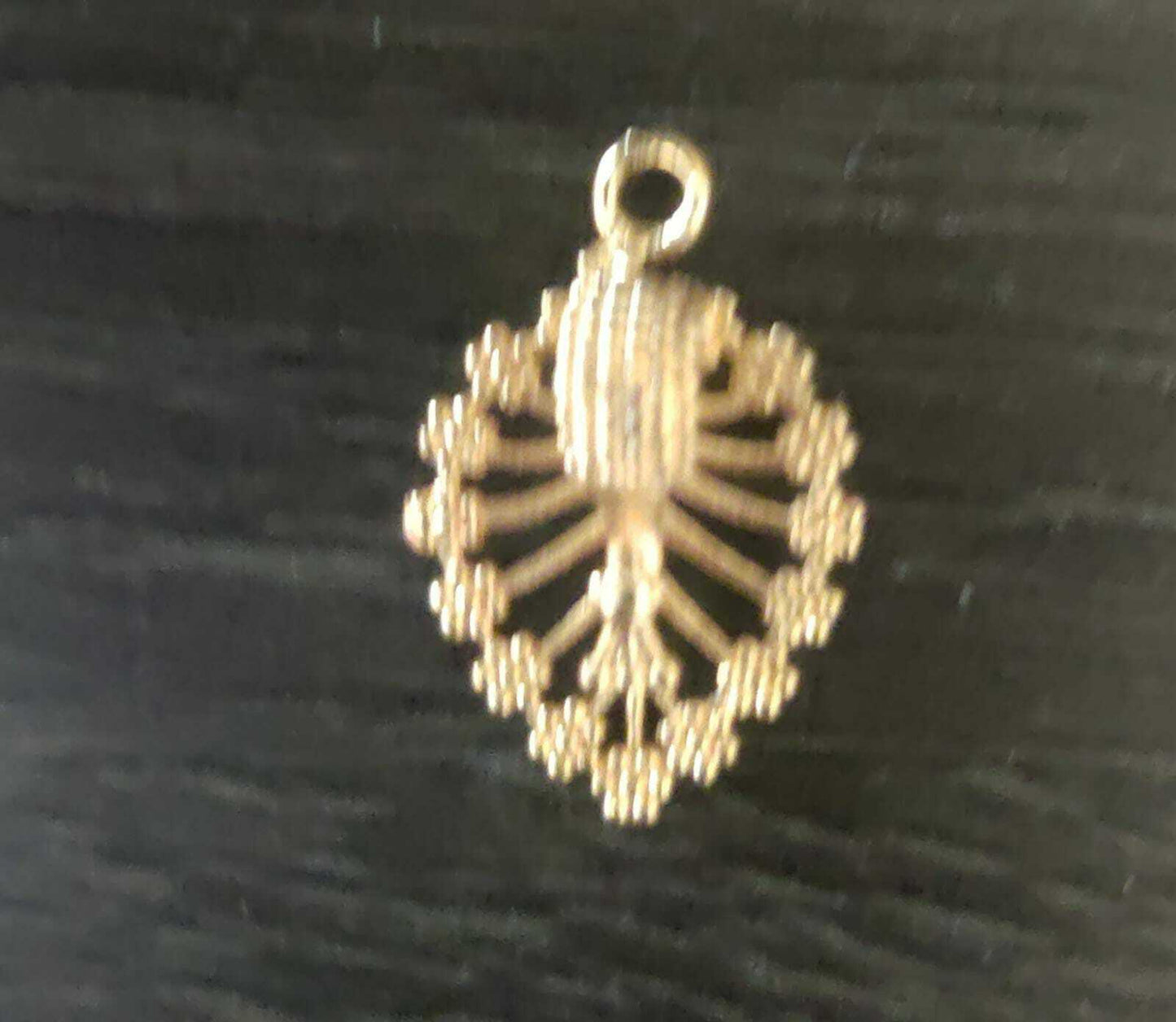 PENDANT 1.5GM GOLD PLATED WITH FIGURE OF SMALL FISH PND005